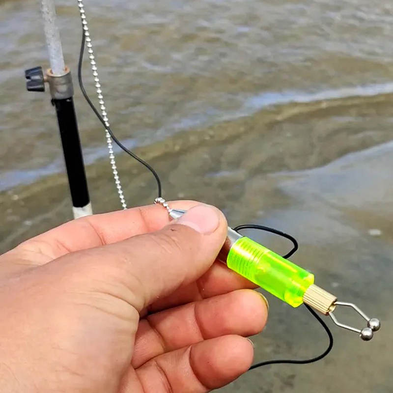鯉釣り用バイトアラーム LEDライト付きアナンシエーター付き - Fish Alarm のレビューと価格